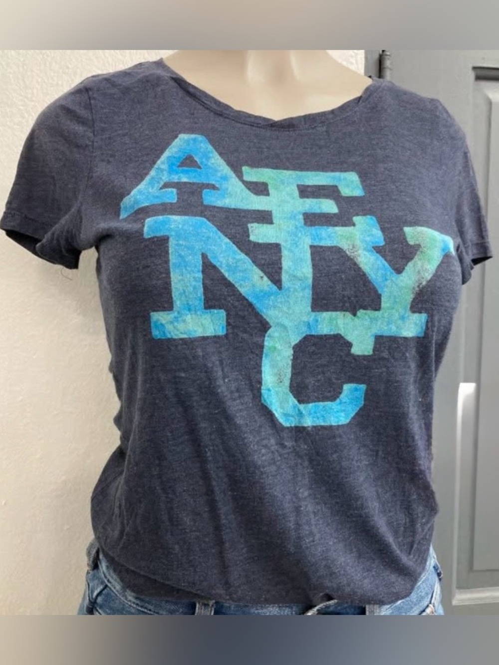 American Eagle Outfitters bluish Gray Tee with Teal AE NYC Graphic Small